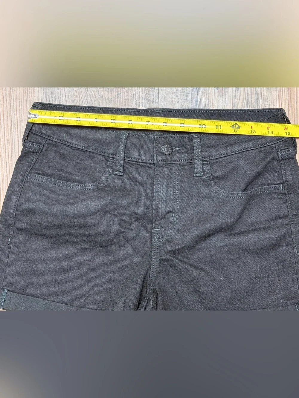 Old Navy Black Cuffed Denim Shorts Women’s Size 6 NWOT Stretch Boyfriend